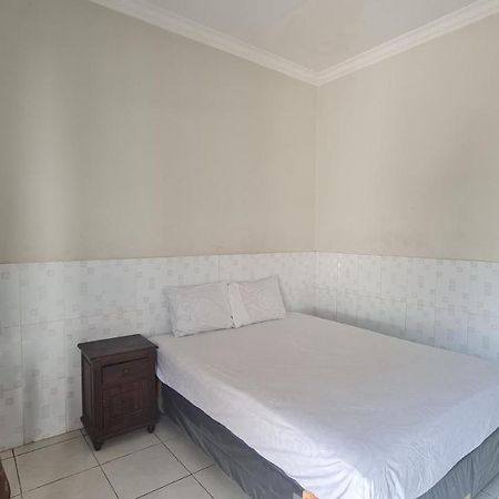 Oyo 90831 Hotel Gardenia Prambanan Solo 外观 照片