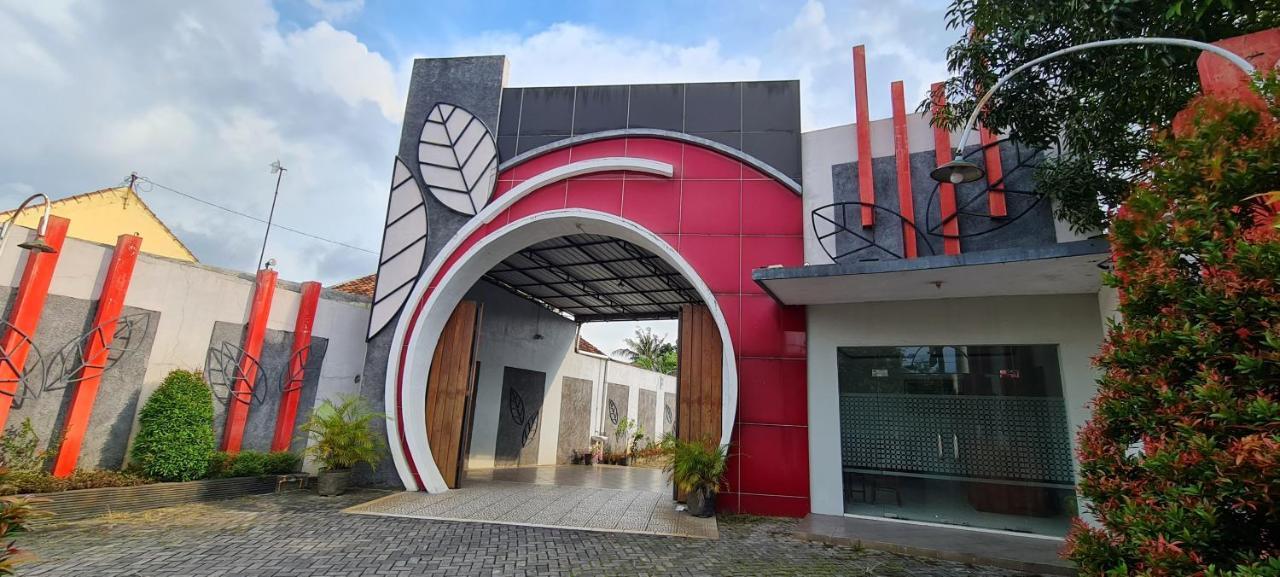 Oyo 90831 Hotel Gardenia Prambanan Solo 外观 照片