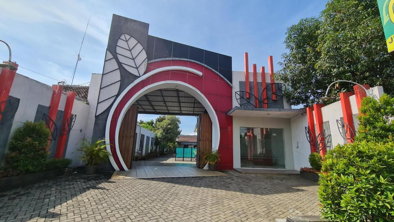 Oyo 90831 Hotel Gardenia Prambanan Solo 外观 照片